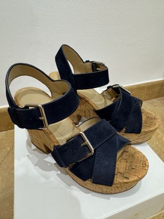 Sandalias Bimba y Lola azul marino