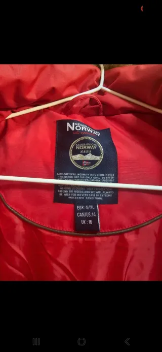 Parka National Geographic roja especial nieve