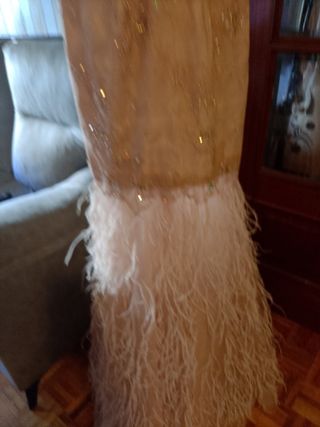 Vestido fiesta pedrería y plumas oca color rosita
