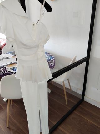 Mono blanco elegante