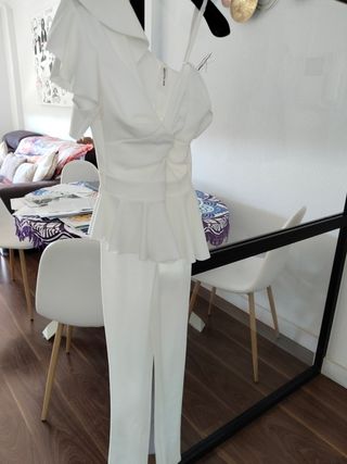 Mono blanco elegante