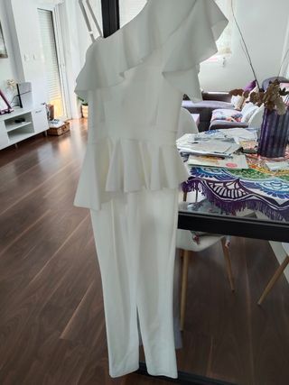Mono blanco elegante