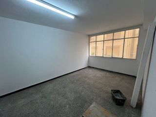Local comercial en venta en Cuatro Caminos en Santander