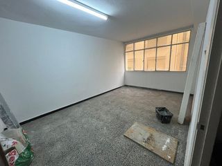Local comercial en venta en Cuatro Caminos en Santander