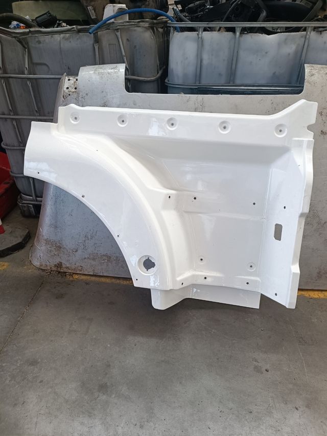 Parafango passo destro MAN TGX