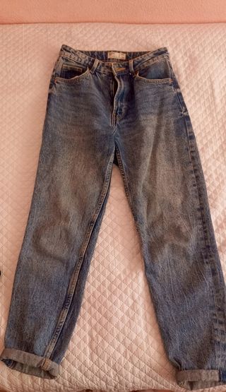 Pantalones vaqueros desgastados