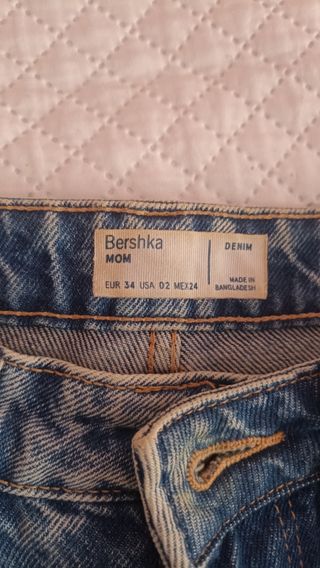 Pantalones vaqueros desgastados