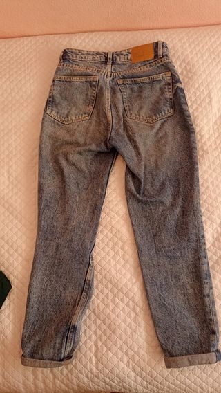 Pantalones vaqueros desgastados