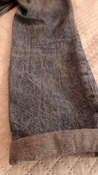 Pantalones vaqueros desgastados