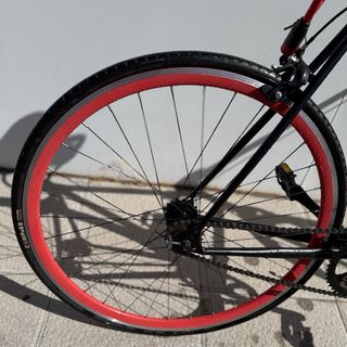Bicicleta Fixie Moma Negra/Roja Monoplato