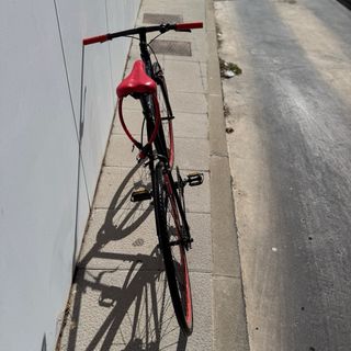 Bicicleta Fixie Moma Negra/Roja Monoplato