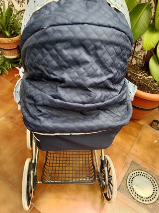 Carrito de muñecas clásico