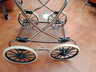 Carrito de muñecas clásico