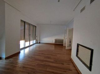 Piso en alquiler en Casco Antiguo en Huesca