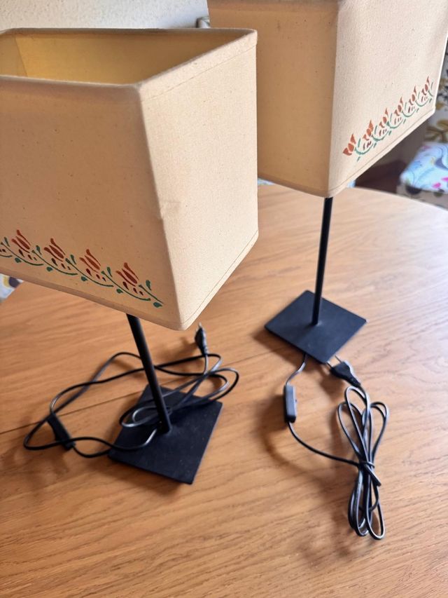 2 Lámparas de Mesa Negras y Blancas