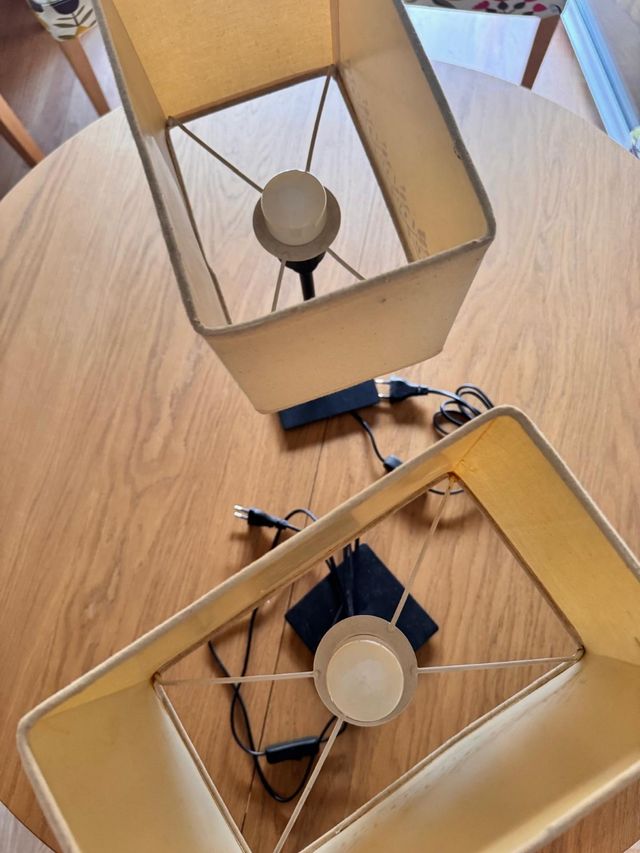 2 Lámparas de Mesa Negras y Blancas