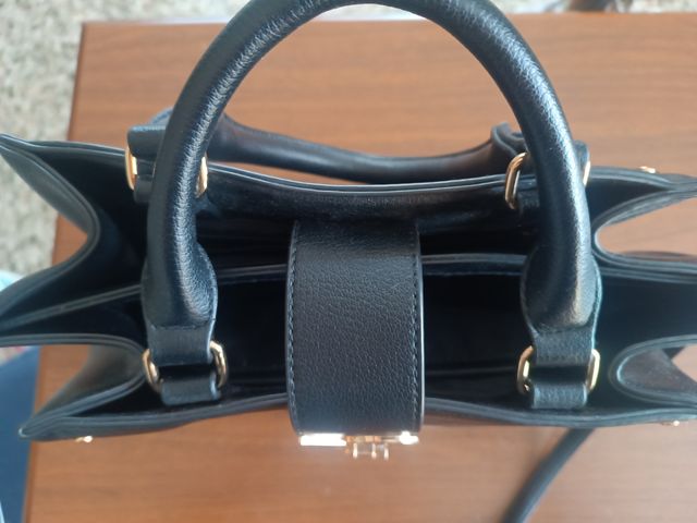 Borsa Denny Rose nera con dettagli oro