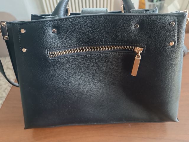 Borsa Denny Rose nera con dettagli oro