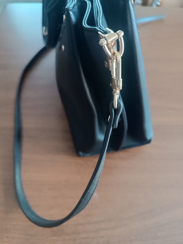 Borsa Denny Rose nera con dettagli oro