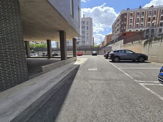 Garaje en venta en Portillejo - Valdegastea en Logroño