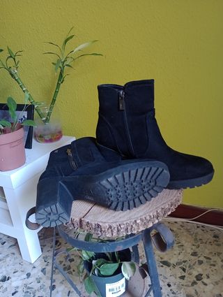 Botín piel tacón negro