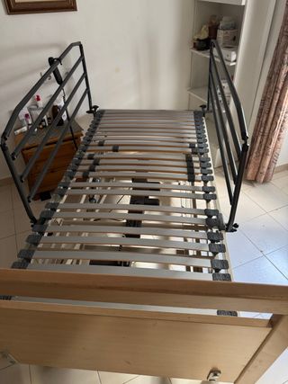 Cama articulada con somier de láminas