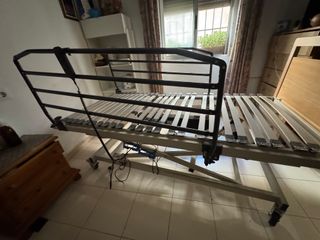 Cama articulada con somier de láminas