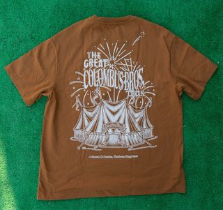 Camiseta Bershka Marrón Estampado Circo