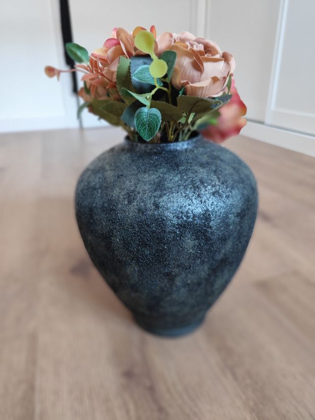 Jarrón negro decorativo