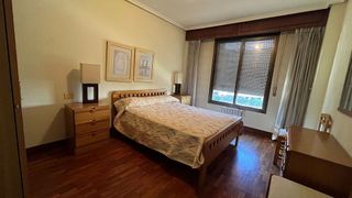 Piso en alquiler en Plaza España - Villa Pilar - Reyes Católicos - Vadillos en Burgos