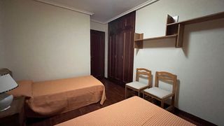 Piso en alquiler en Plaza España - Villa Pilar - Reyes Católicos - Vadillos en Burgos