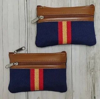 OFERTA. MONEDERO AZUL LONA / POLIPIEL CON BANDERA