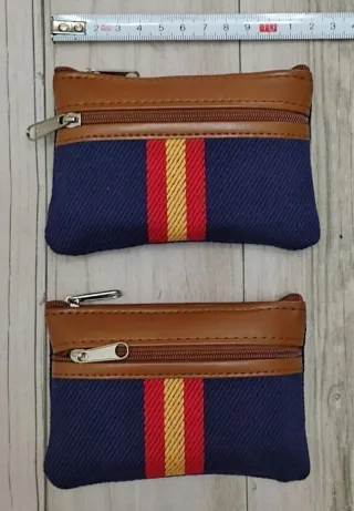OFERTA. MONEDERO AZUL LONA / POLIPIEL CON BANDERA
