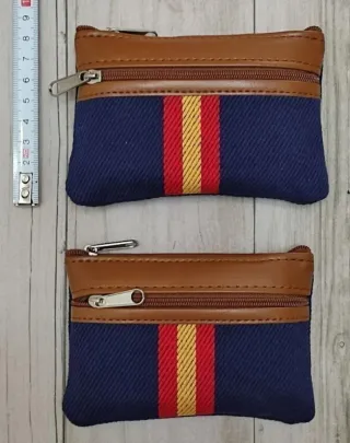 OFERTA. MONEDERO AZUL LONA / POLIPIEL CON BANDERA