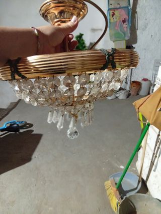 Lámpara colgante dorada con cristales