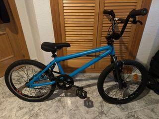 Bicicletta BMX blu