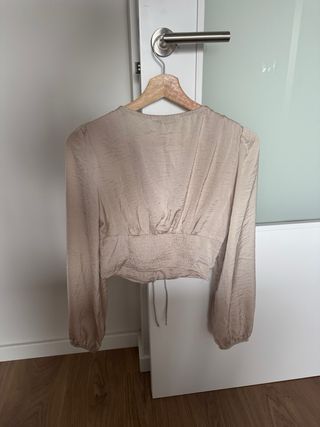 Blusa beige con cordones
