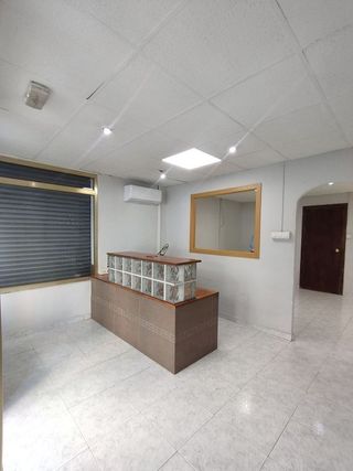 Local comercial en alquiler en Barrio de Zaidín en Granada