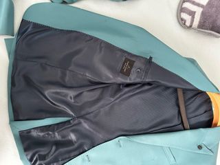 Traje de hombre verde azulado