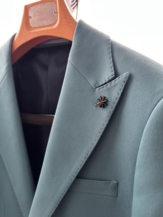Traje de hombre verde azulado