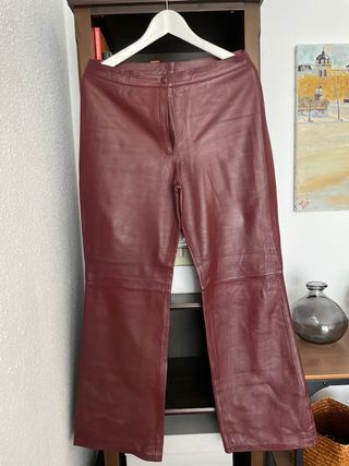 Chaqueta y pantalón piel burdeos hecho a mano