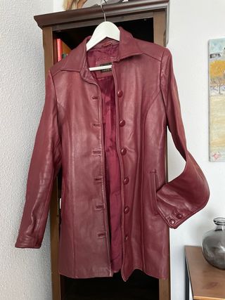 Chaqueta y pantalón piel burdeos hecho a mano