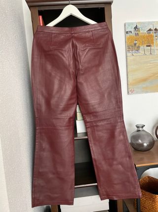 Chaqueta y pantalón piel burdeos hecho a mano