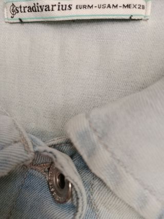 Cazadora vaquera Stradivarius azul