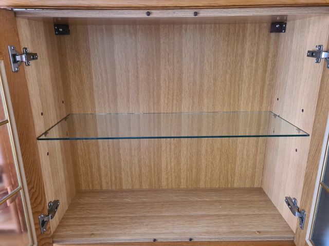 Vitrina de madera y cristal para colgar