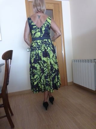 Vestido de fiesta verde y negro talla 38/40 esta 
