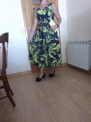 Vestido de fiesta verde y negro talla 38/40 esta 
