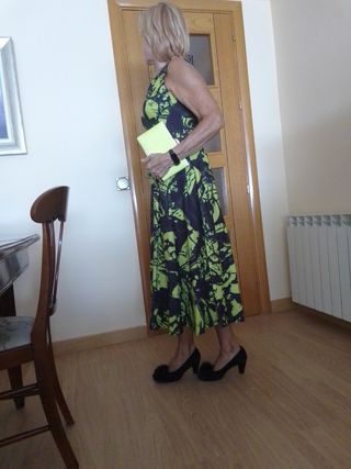 Vestido de fiesta verde y negro talla 38/40 esta 
