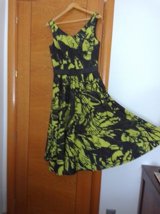 Vestido de fiesta verde y negro talla 38/40 esta 
