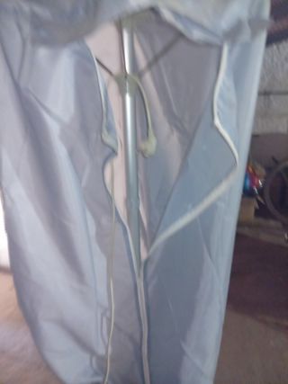 Secador eléctrico gris y blanco